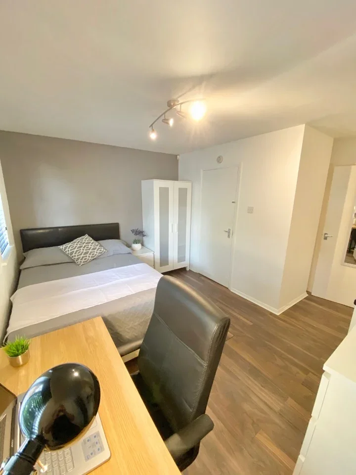 Room Inwen Court in Greater London