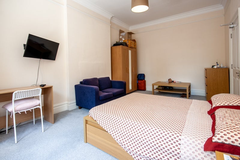Room Wolverton Gardens in Greater London