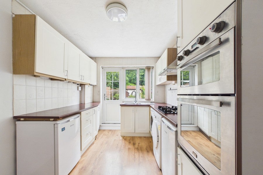 Flat Farm Road in Surrey Heath