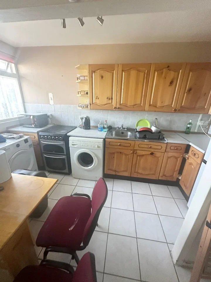 Room Highcliffe Drive in Greater London
