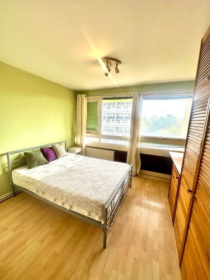 Room Highcliffe Drive in Greater London