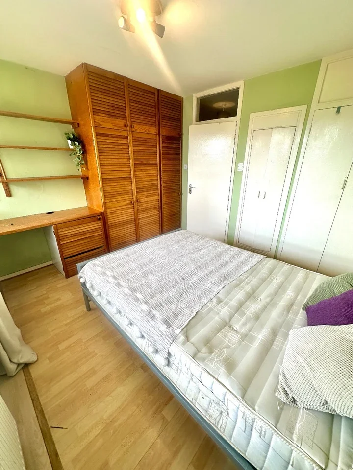 Room Highcliffe Drive in Greater London