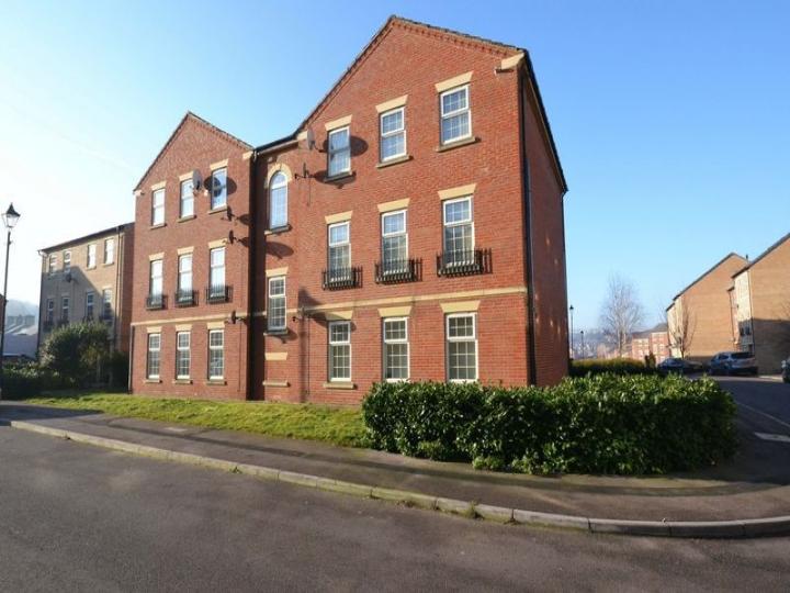 Flat Barnsbridge Grove in Cudworth