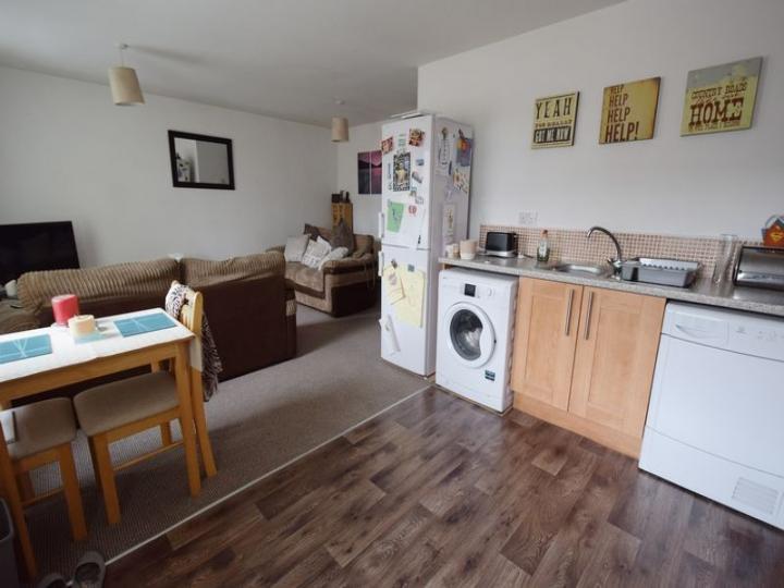 Flat Barnsbridge Grove in Cudworth