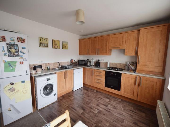Flat Barnsbridge Grove in Cudworth