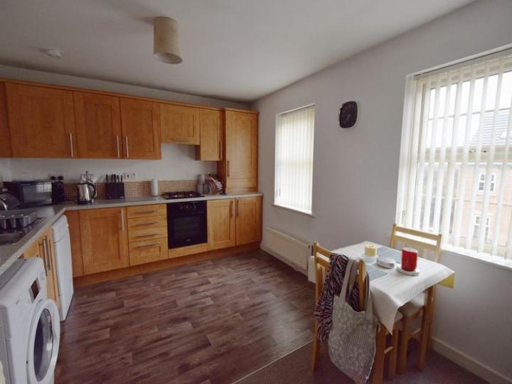 Flat Barnsbridge Grove in Cudworth
