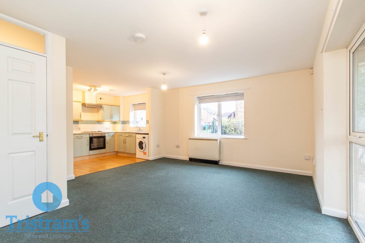 Flat Hawton Crescent in Nottingham