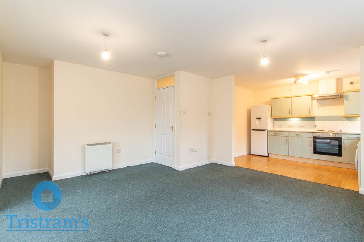 Flat Hawton Crescent in Nottingham