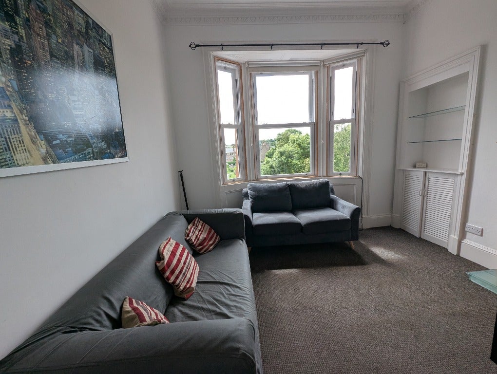 Flat Dalmeny Street in City of Edinburgh