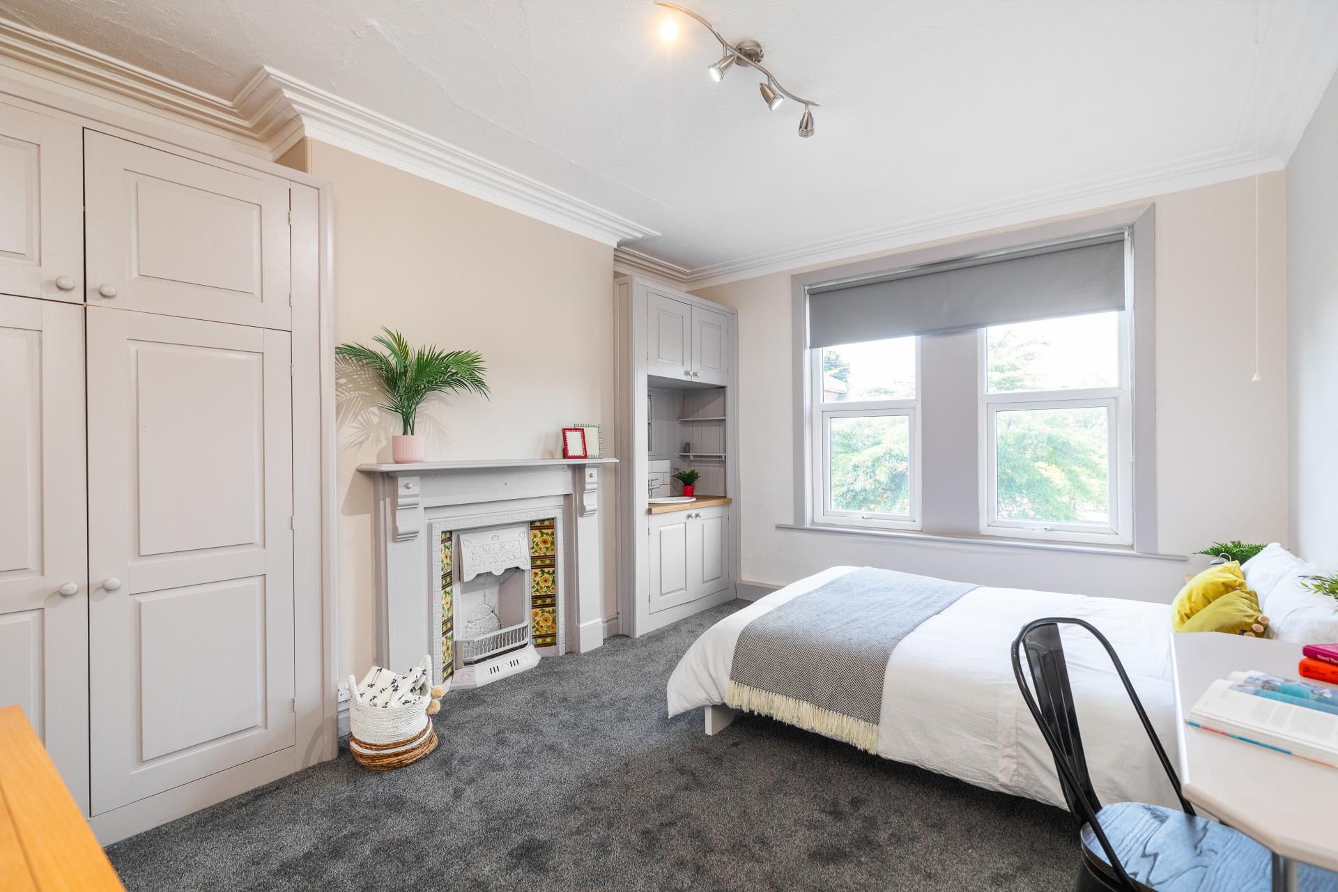 Room Delph Lane in Leeds