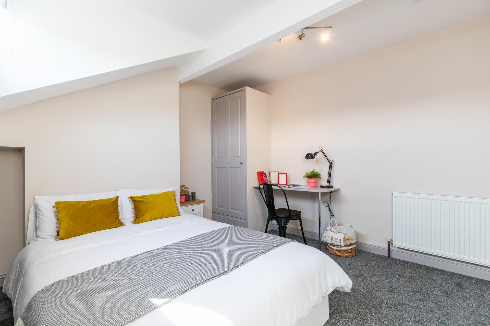 Room Delph Lane in Leeds