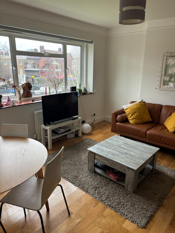 Room Effra Road in Greater London