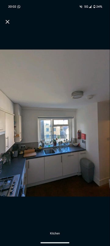 Room Effra Road in Greater London