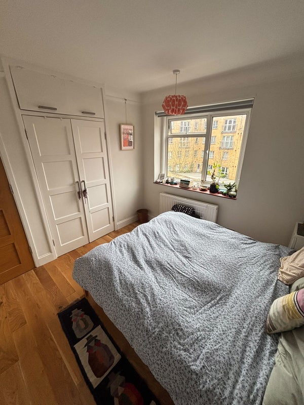 Room Effra Road in Greater London