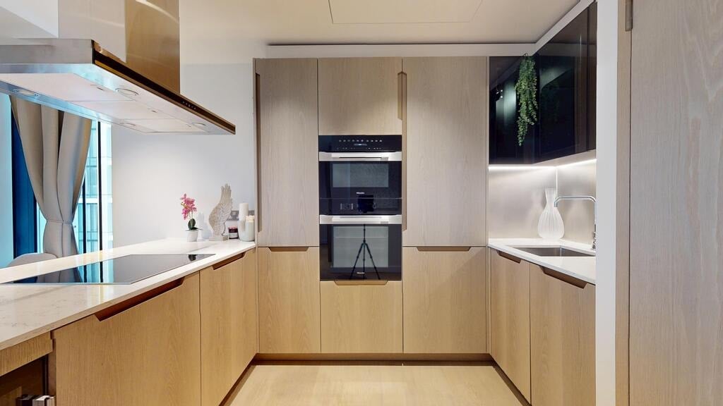 Flat Nine Elms Lane in Greater London