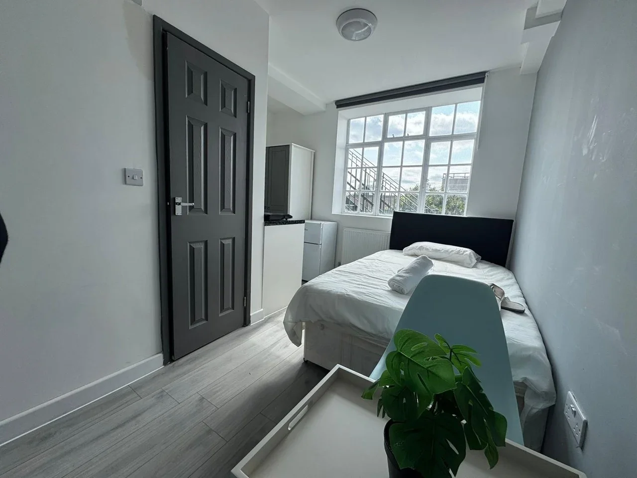 Flat Whitchurch Lane in Greater London