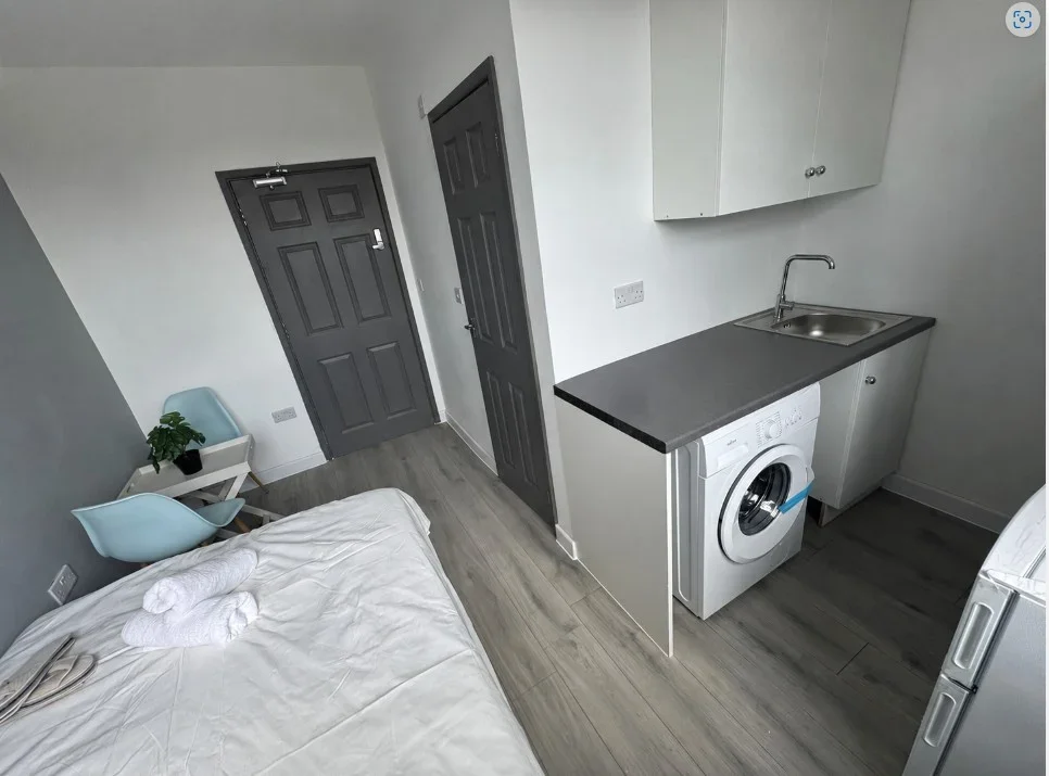 Flat Whitchurch Lane in Greater London