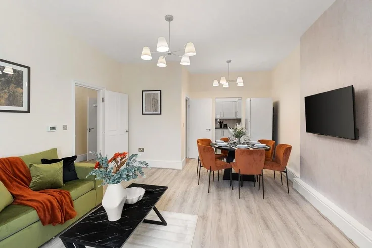 Flat West Cromwell Road in Greater London