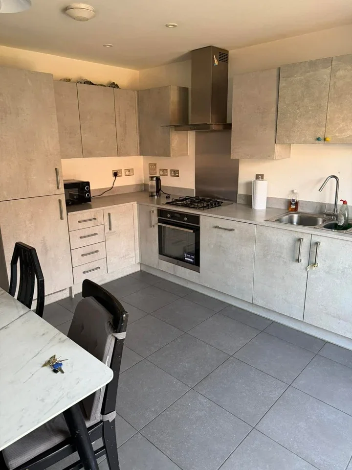 Room Blackthorn Avenue in Greater London
