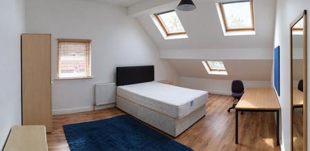 Room Abberton Road in Manchester