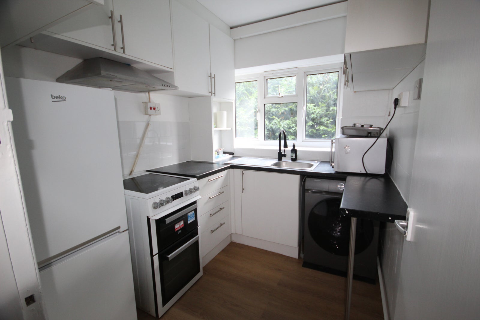 Flat Danes Court in Greater London