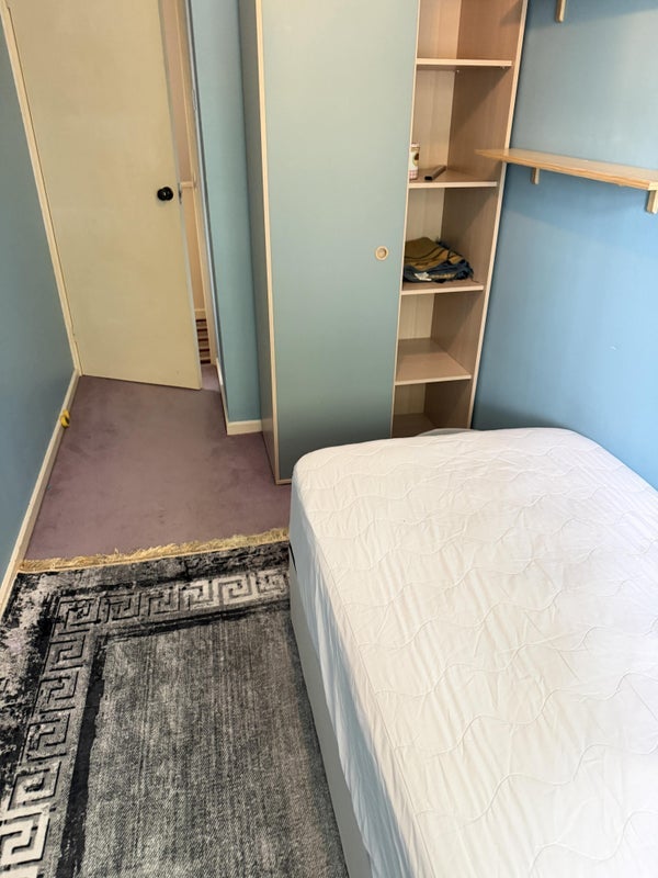 Room Plimsoll Close in Greater London