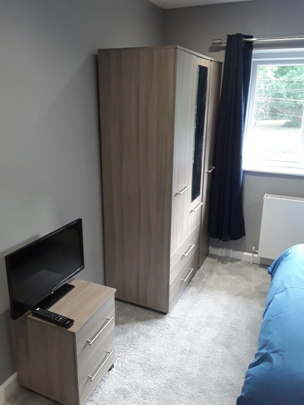 Room Jackdaw Close in Crawley