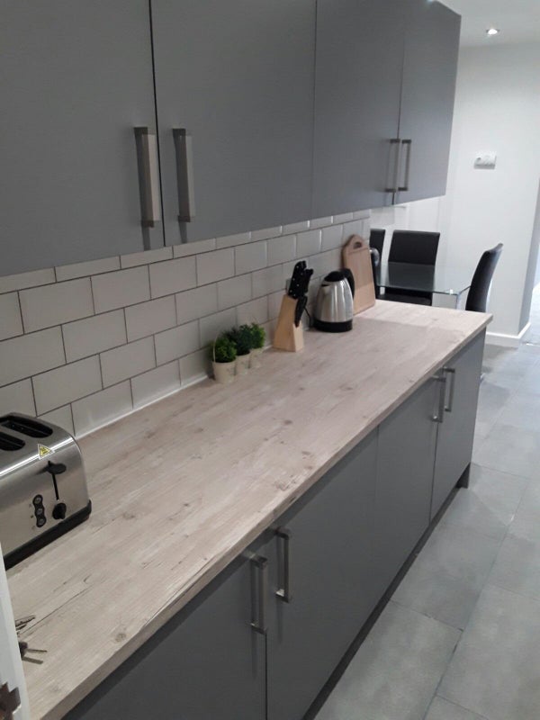 Room Jackdaw Close in Crawley