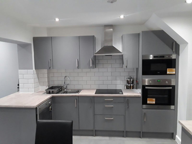 Room Jackdaw Close in Crawley