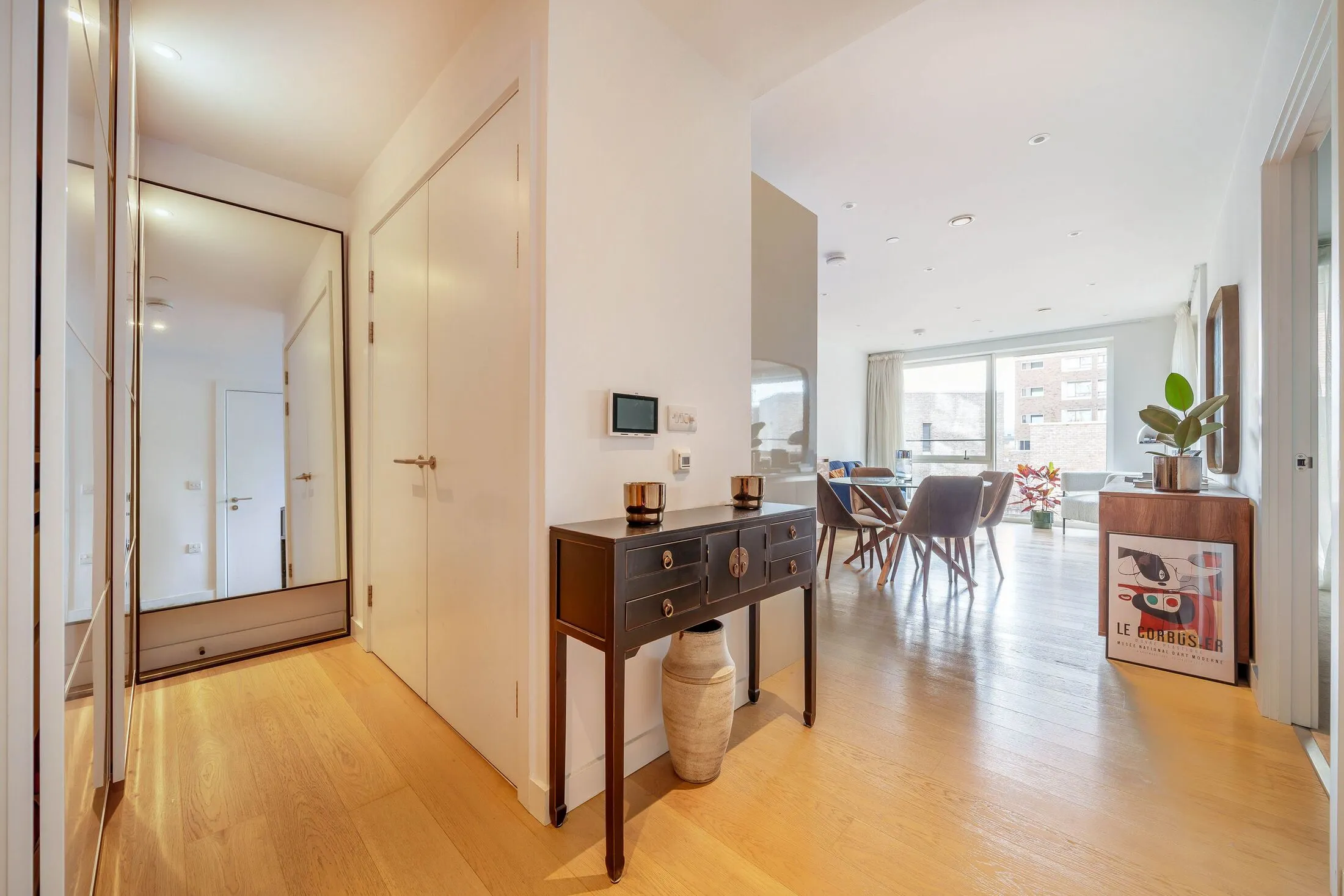 Flat Sayer Street in Greater London