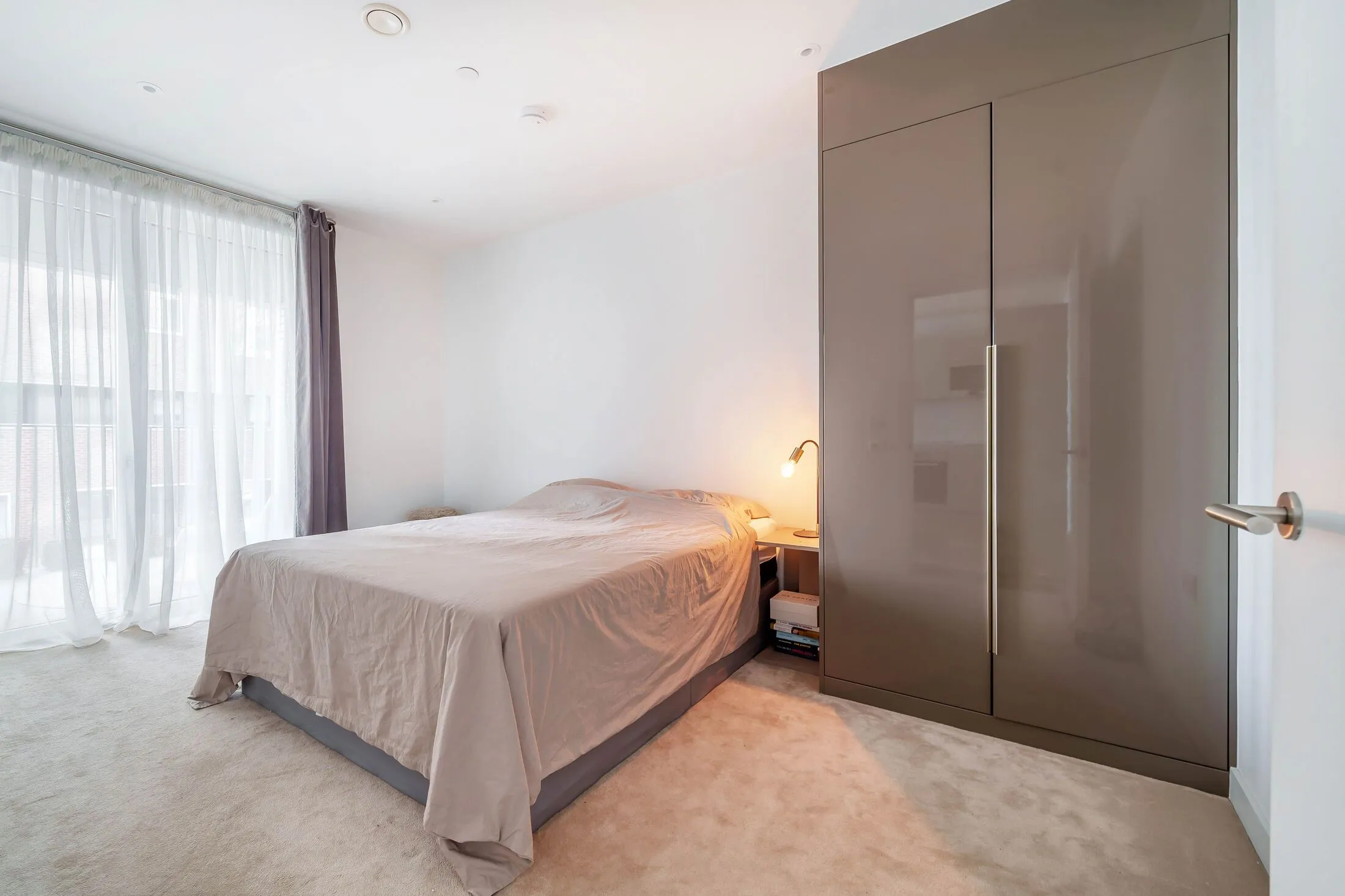 Flat Sayer Street in Greater London