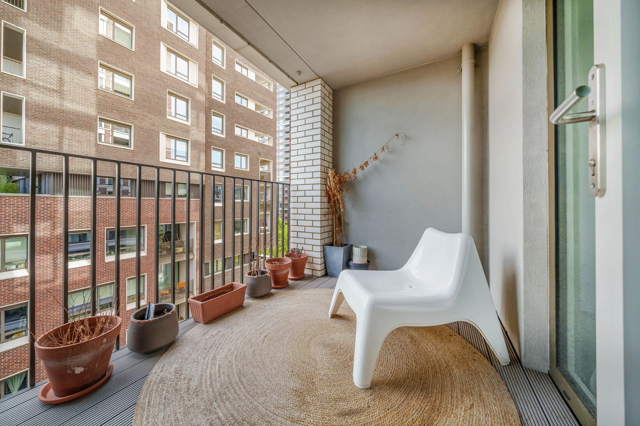 Flat Sayer Street in Greater London