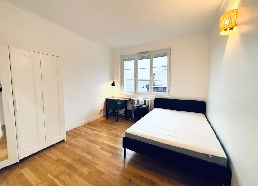 Room Place des Comtes du Maine in Le Mans