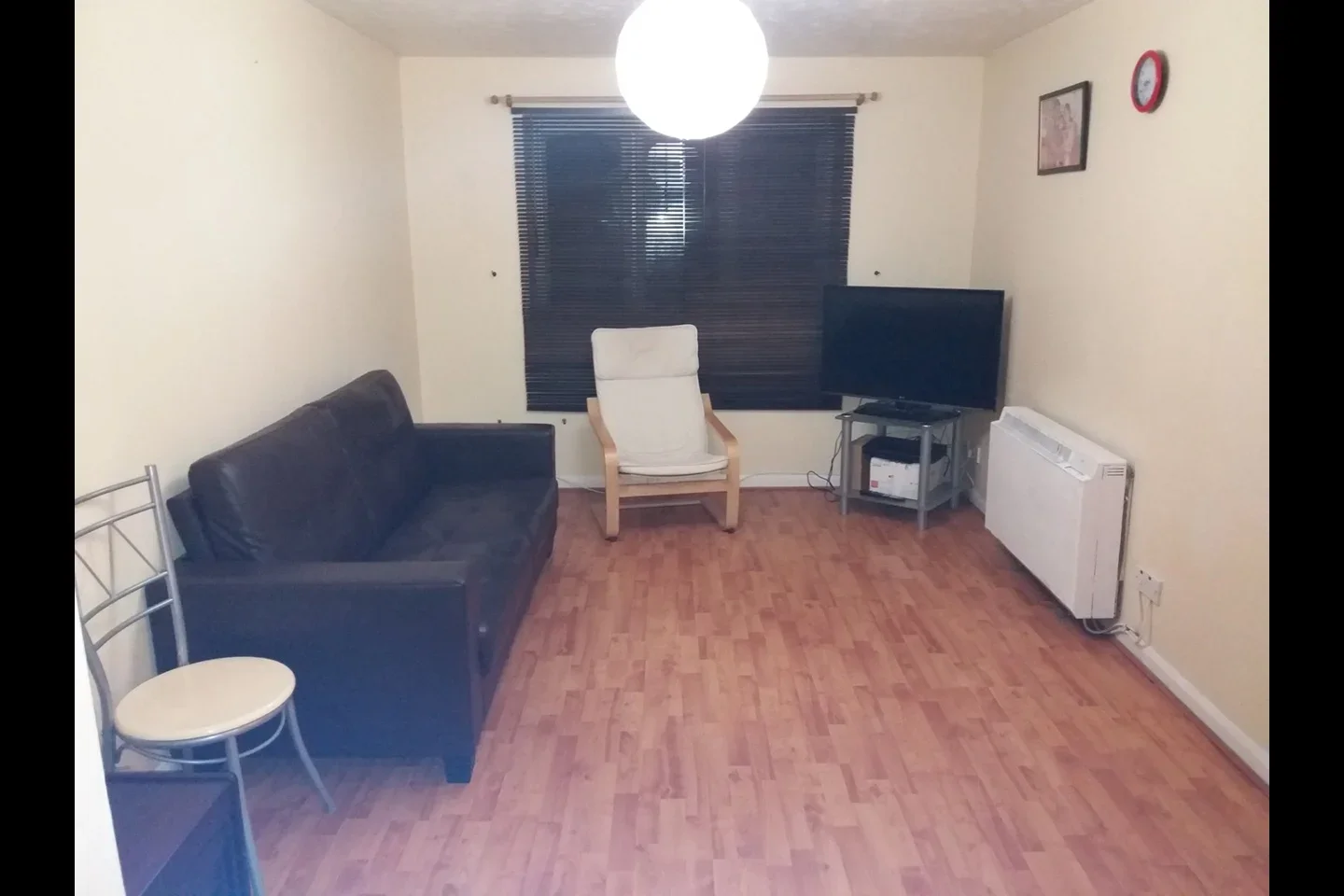 Flat Berry Court in Greater London