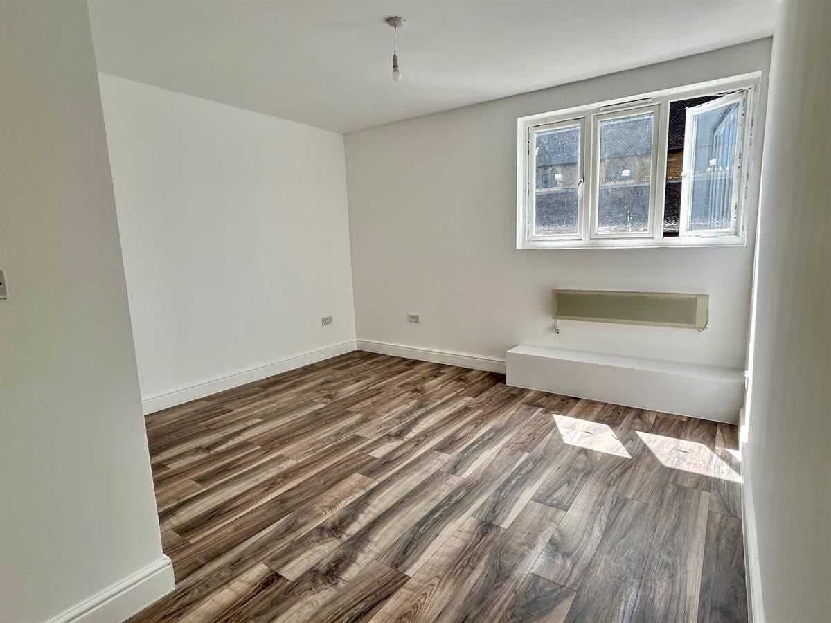 Flat Brereton Road in Bedford