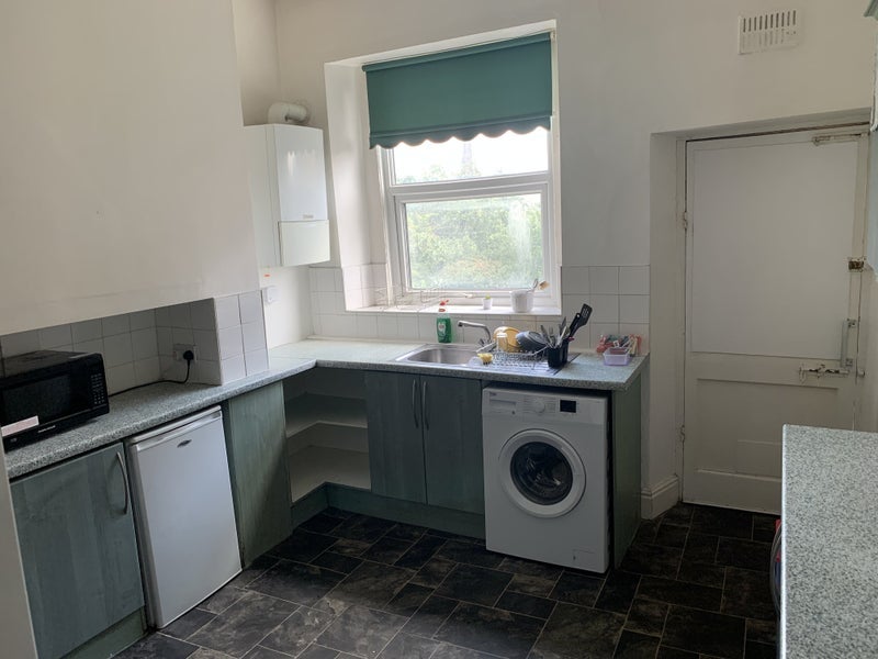 Room Beech Hill Road in Sheffield