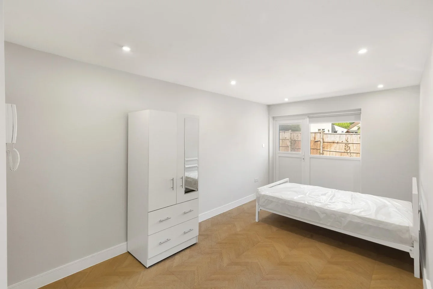 Flat St. Catherines Close in Greater London