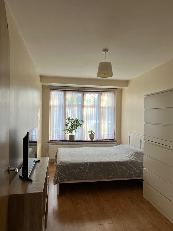 Room Harrow Road in Greater London