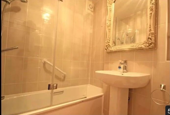 Room Malvern Way in Greater London