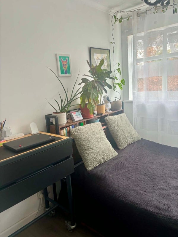 Room Malvern Way in Greater London