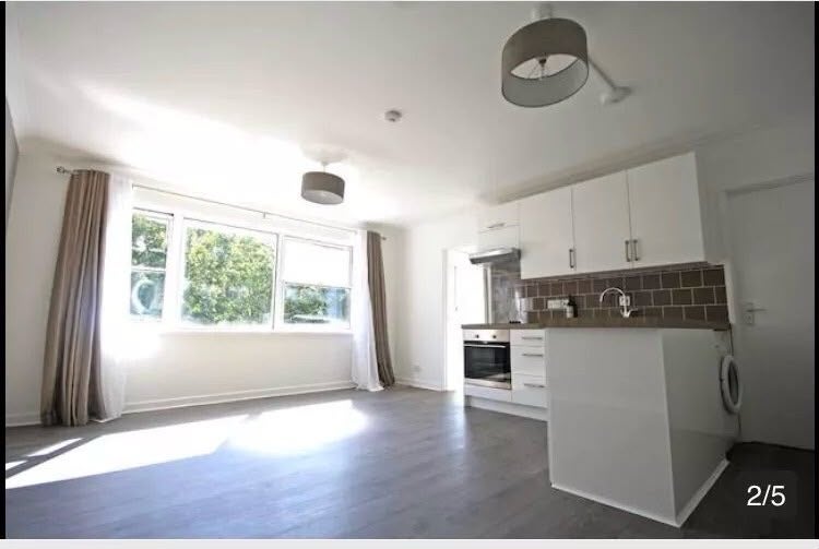 Room Malvern Way in Greater London