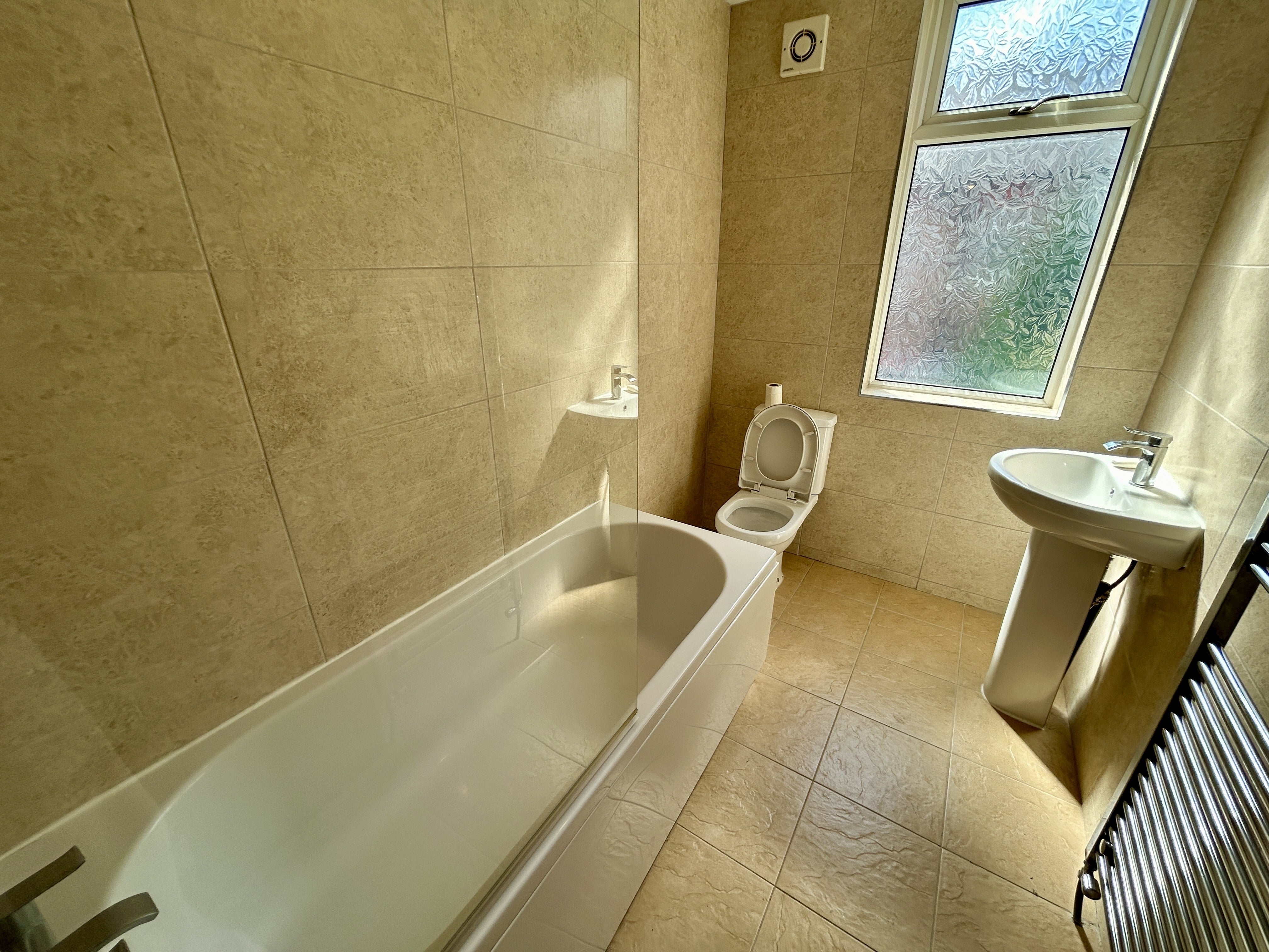 Room Edgeworth Drive in Manchester