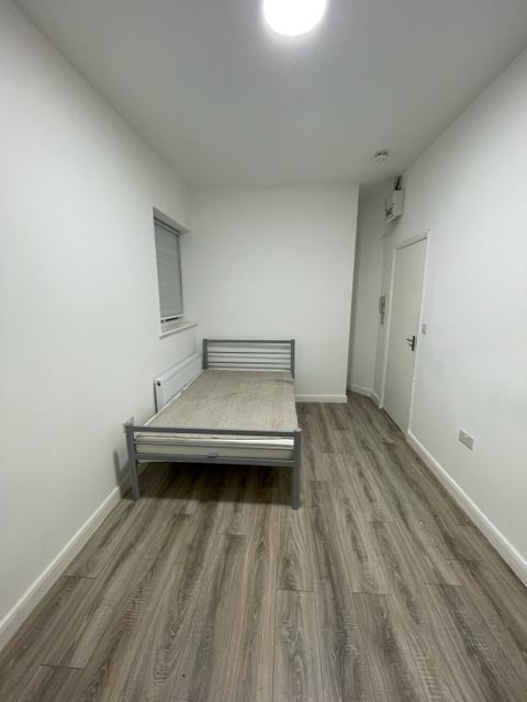 Room Hardwicke Road in Greater London