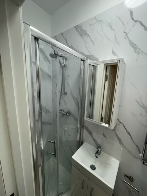 Room Hardwicke Road in Greater London