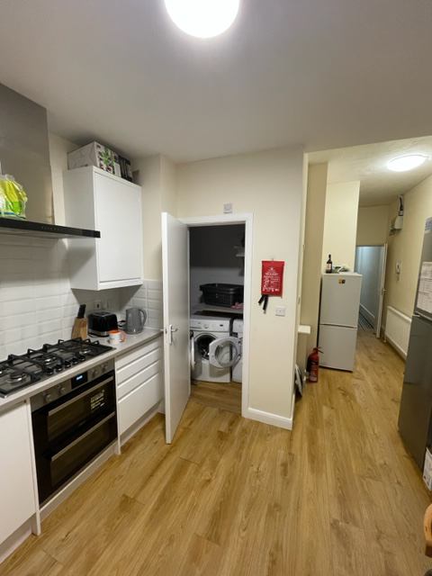 Room Hardwicke Road in Greater London