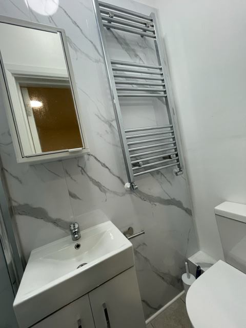 Room Hardwicke Road in Greater London