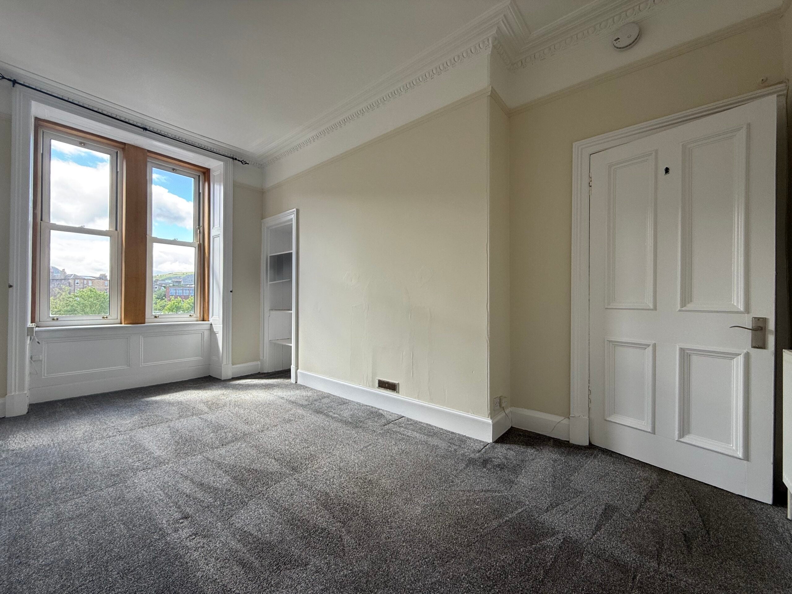 Flat Albion Road in City of Edinburgh