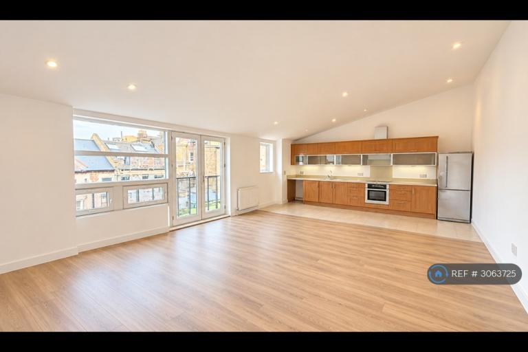 Flat Warfield Road in Greater London