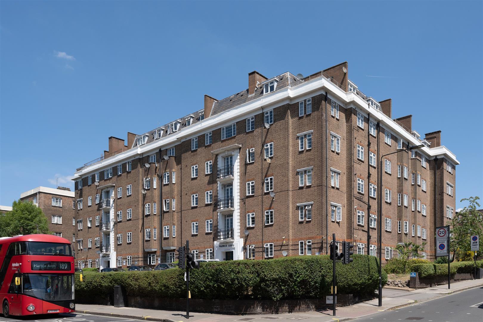 Flat Christchurch Avenue in Greater London