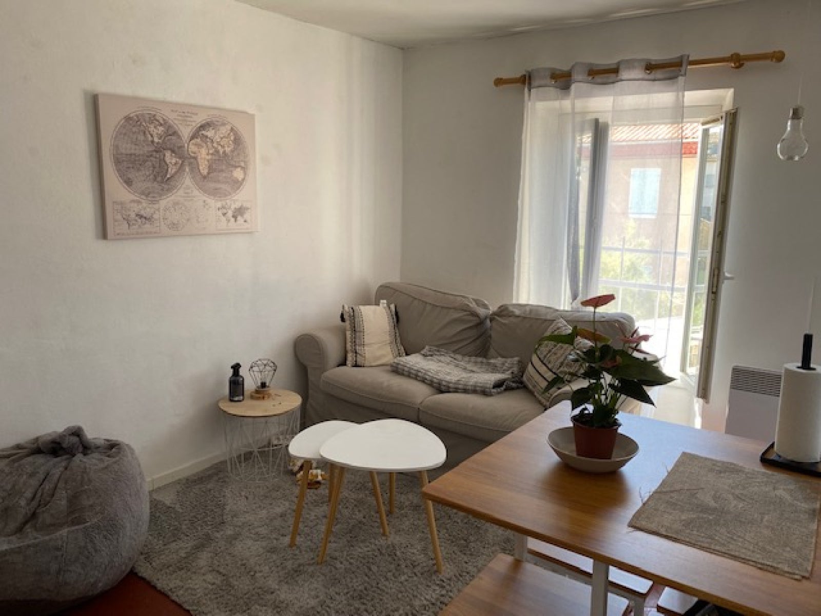 Flat Avenue Charles de Gaulle in Peyrolles-en-Provence